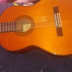 1990  G240 Yamaha Guitar