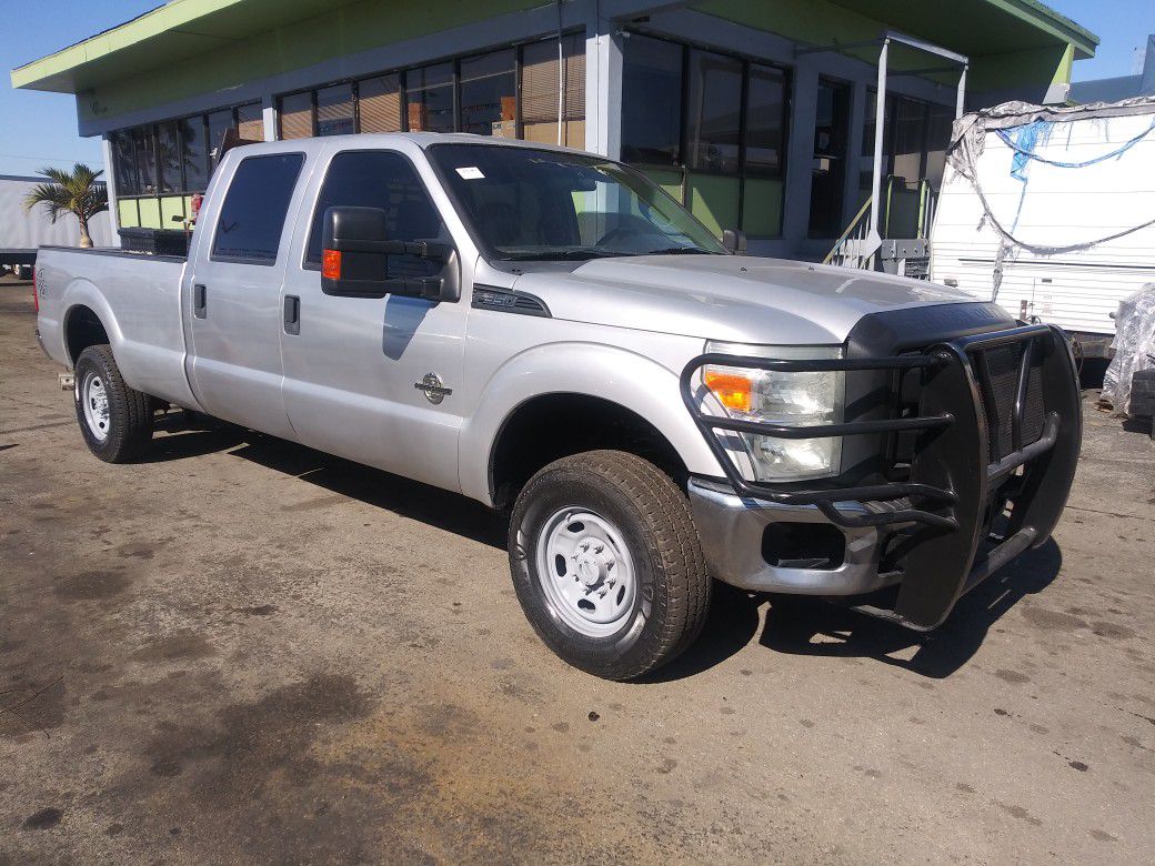 2014 ford f-350 superduty diesel 6.7 engine ac cool automatico runs perfectly clean title {contact info removed} peres