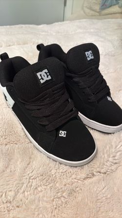 DC shoes size 9.5