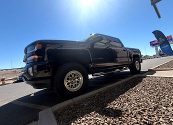 On sale. 2.5” leveling kit with installation. For 07-26 Chevy Silverado gmc Sierra 1500
