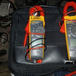 FLUKE  TRMS CLAMP METER.