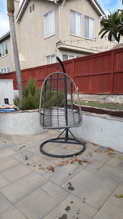 Backyard single seater swing