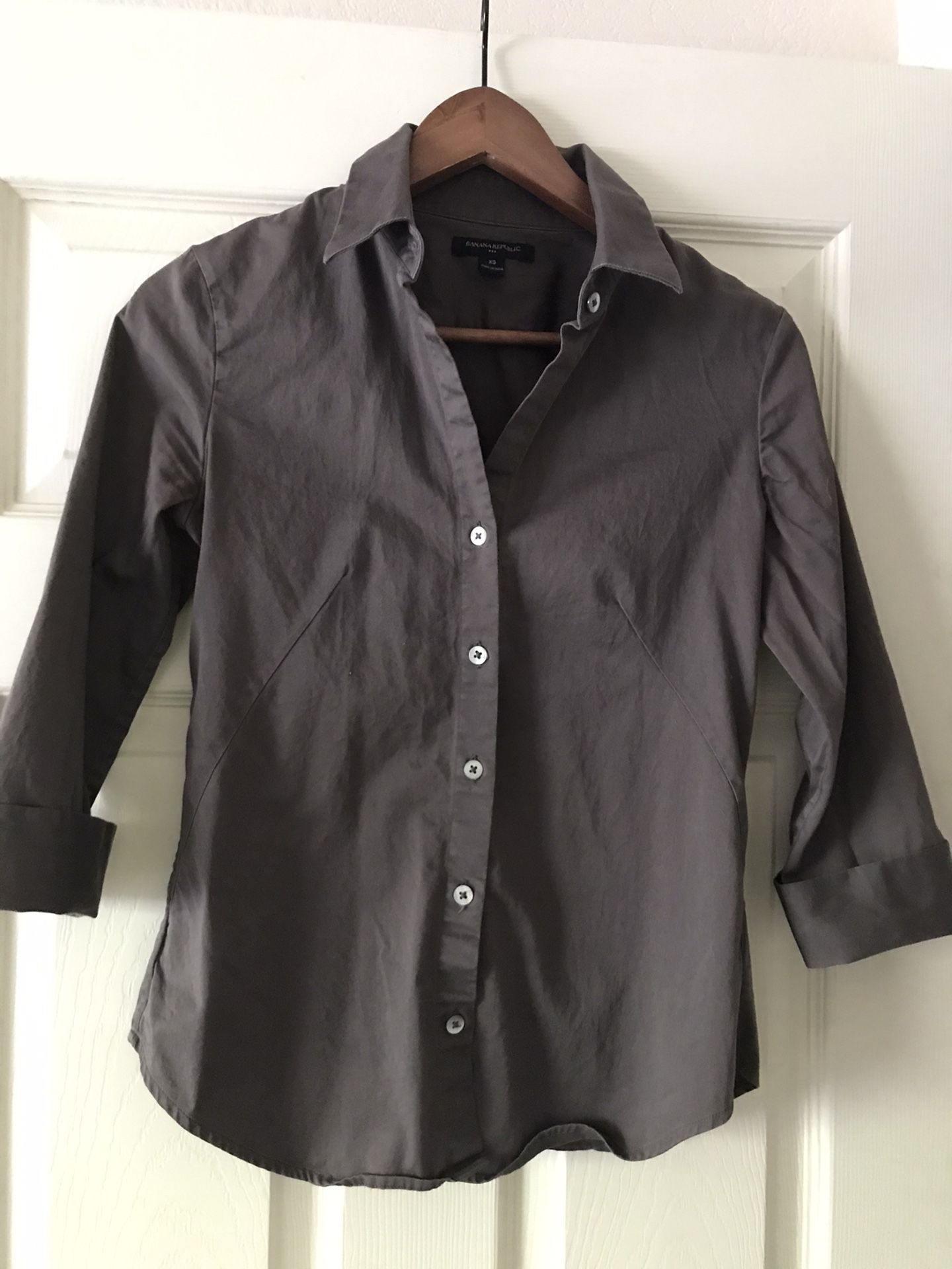 Gray Banana Republic Button-up Top With Collar Size XS