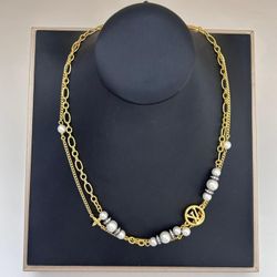 elegant necklace Louis V