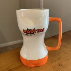 Vintage Hooters Novelty Ceramic Mug Cup