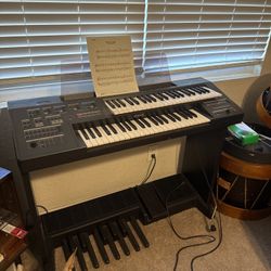 Vintage Yamaha Electone ME-50 Dual-Keyboard Electronic Organ
