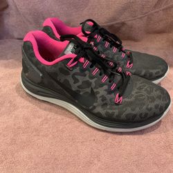 Women’s Shoes Size 8.5 Nike 