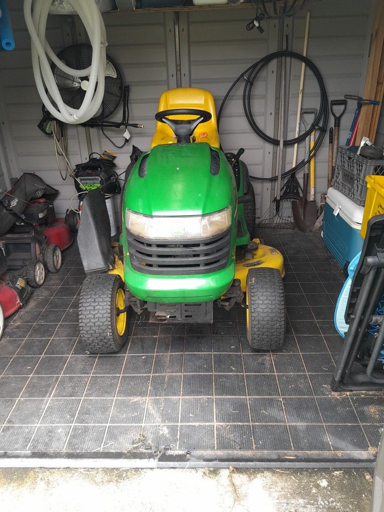 John Deere L120