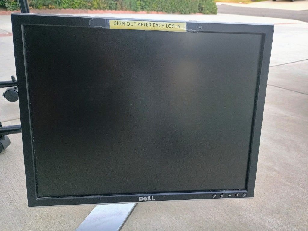 Used Low Price Dell Computer Monitor 10/10 Condition