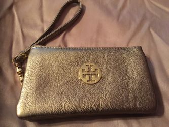 TORY BURCH WRISTLET LIKE NEW