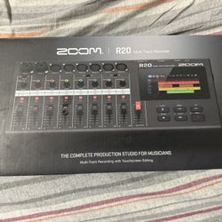 **Zoom R20 Multitrack Recording Station 