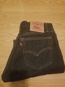 Levi classic fit Jeans.. Size 28 or size 12 womens.. 30 length.. Great Condition!.. Zipper fly front