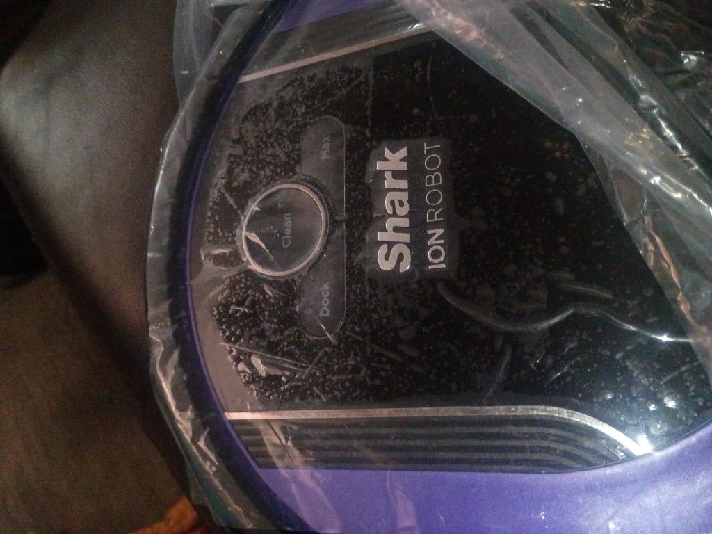 Shark ION ROBOT &HANDLED BLACK&PURPLE