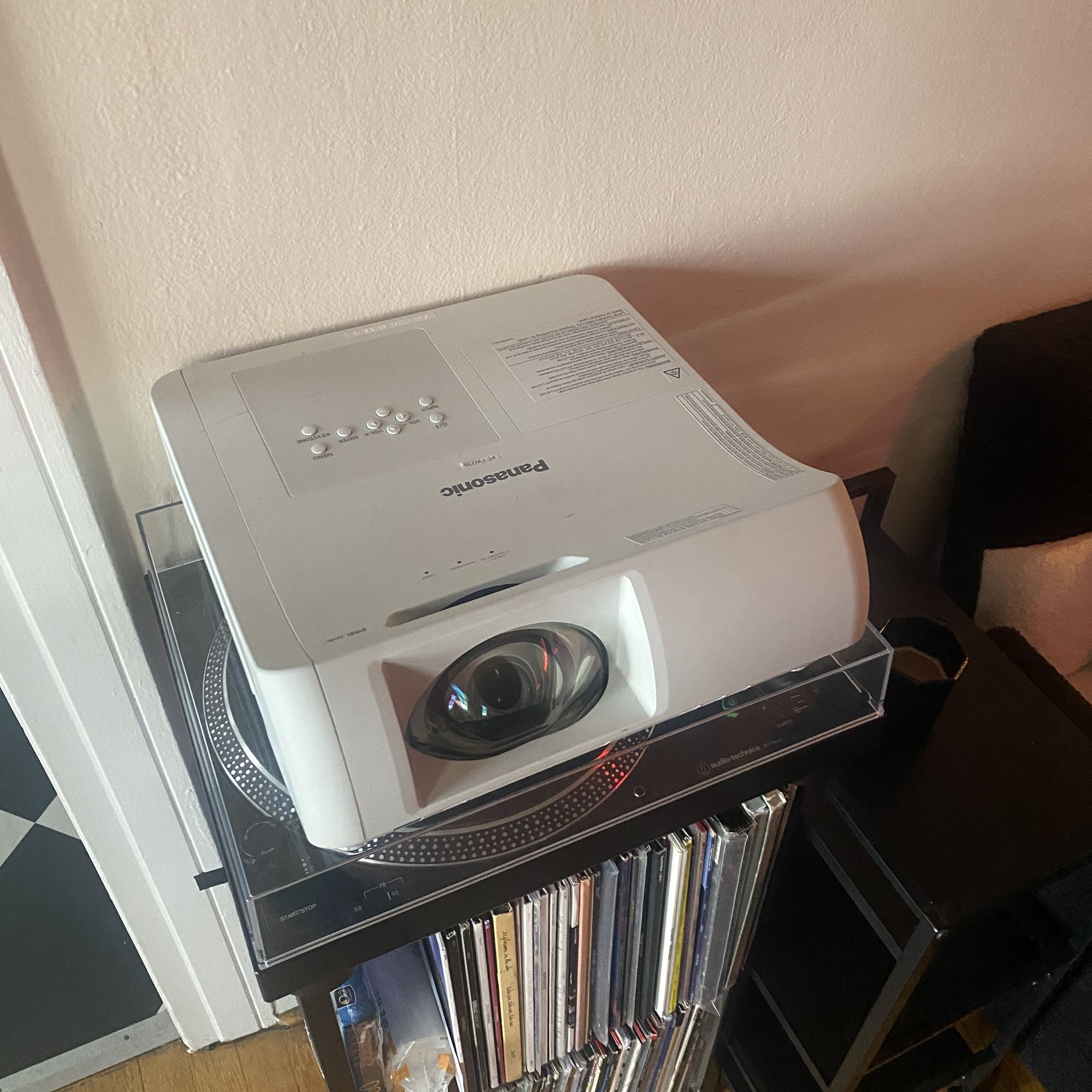 Panasonic PT-TW230 Short Throw WXGA Projector With Remote – Great Condition
