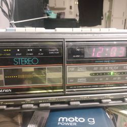 Vintage Sound Design AM/FM CASSETTE PLAYER ALARM CLOCK RADIO 