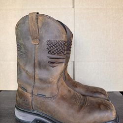 Men preowned Ariat composite toe boot size 10ee