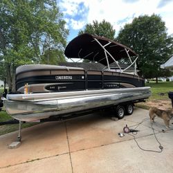 Tri-toon 2012 Premier 240 Sunstation RE Boat 