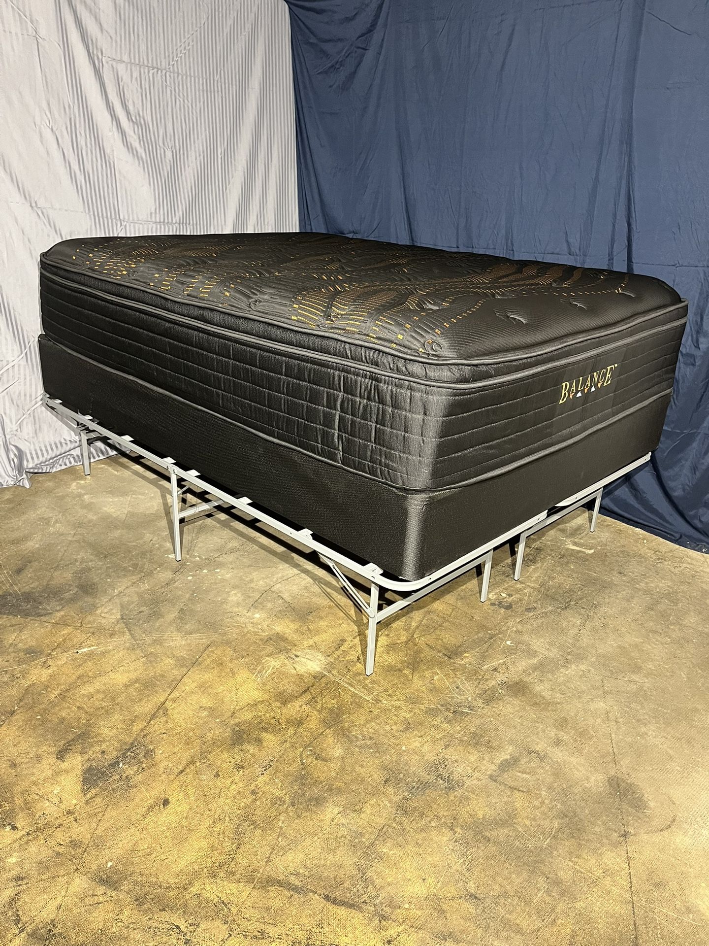 Queen Mattress! Queen Hybrid Mattress!