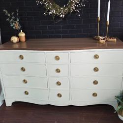 Chateau 11 Drawer Dresser 