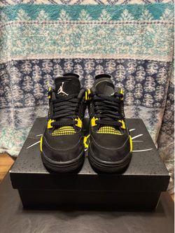 Jordan 4 Thunder 4Y / Women’s 5.5
