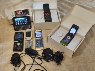 Lot of Retro Vintage Motorola, Other Flip and Slider Phones with Cords, Power Up, No Sim Cards