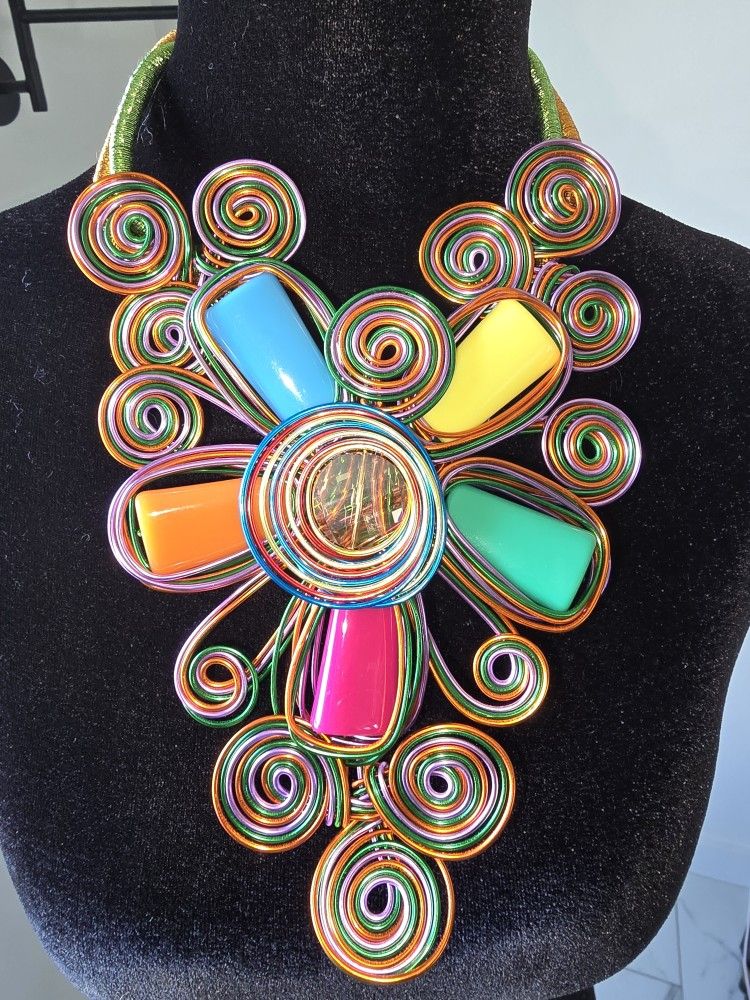 Retro, Exaggerated, Maximalism Necklace w/Earrings