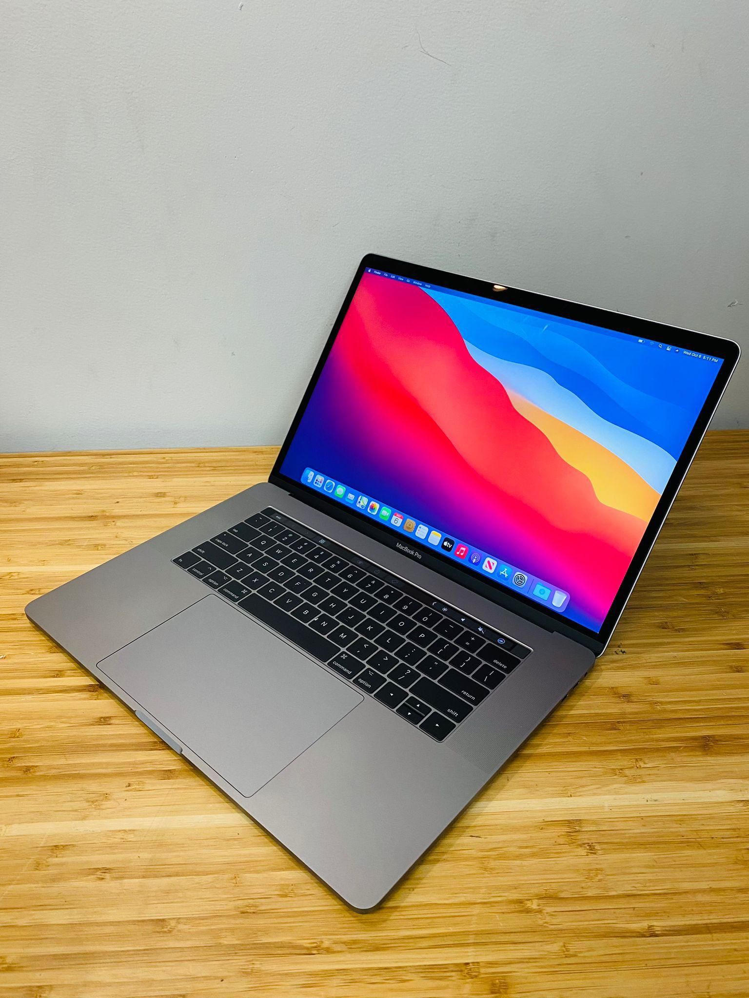 MacBook Pro 15” Laptop Apple Space Grey Intel Core i7/16GB RAM 