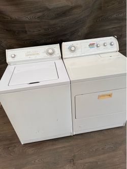 Whirlpool washer and dryer laundry set