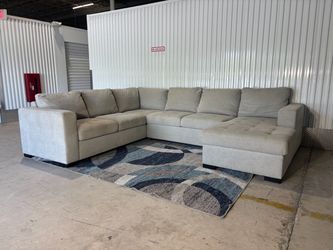 Gray Sectional W/ Pullout & Storage W/ Free Delivery 🚚