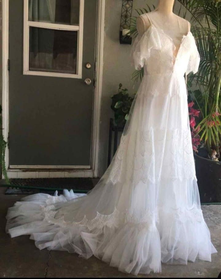 Wedding Dress Size Medium White Lace Tulle Dress 
