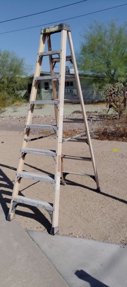 8 ft fiberglass DeWalt ladder