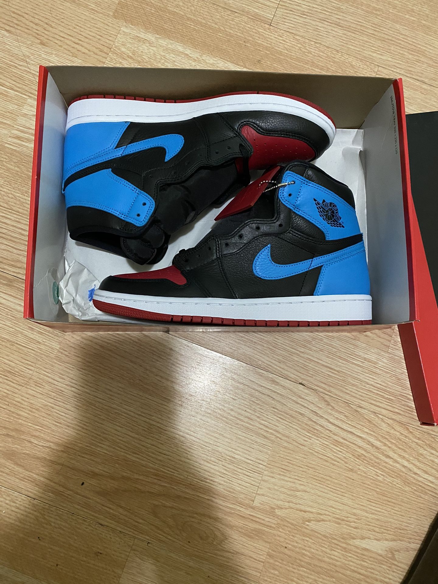 Jordan 1 unc to chicago DS size 10 women/ 8.5 mens from snkrs!