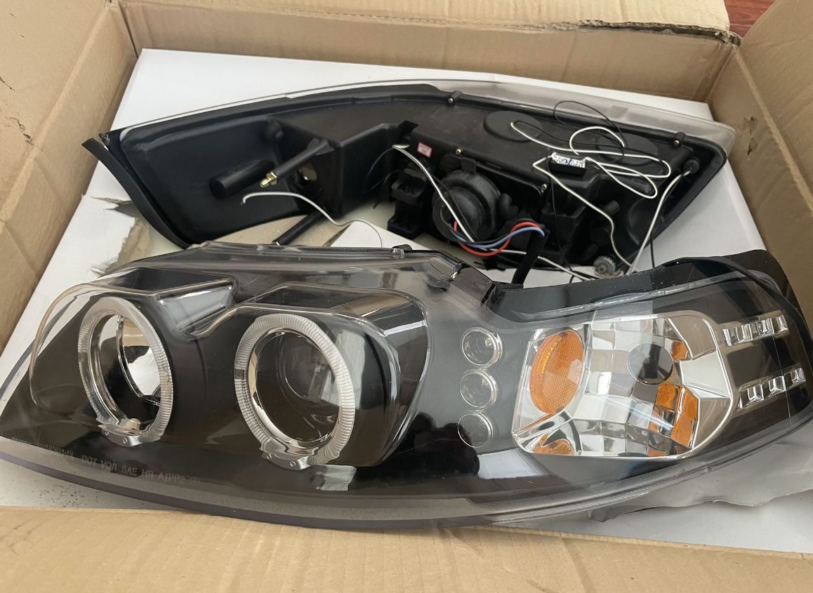 Ford Mustang 99-04 Headlights