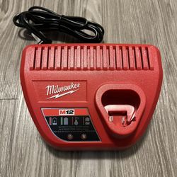 Milwaukee M12 Charger (new)