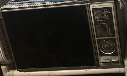 Vintage Sanyo Microwave