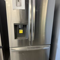 LG French Door Refrigerator W Ice And Water Dispencer 