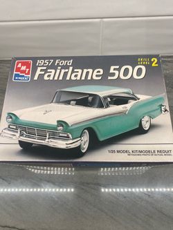 AMT ERTL 1957 Ford Fairlane 500 1:25 Scale Model Kit