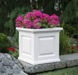 20x20x20 Mayne Nuntucked planter