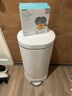 Diaper Pail W/ 10 Bags