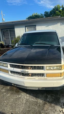 Chevrolet Full size pick up hood
