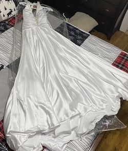 Brand new wedding gown