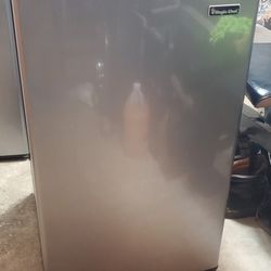 Magic Chef MCBR440S2 4.4 cu. ft. Refrigerator, Silver 