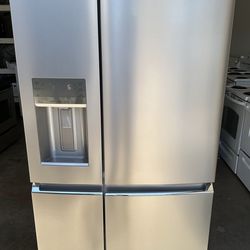 Frigidaire Refrigerator (1 month warranty)