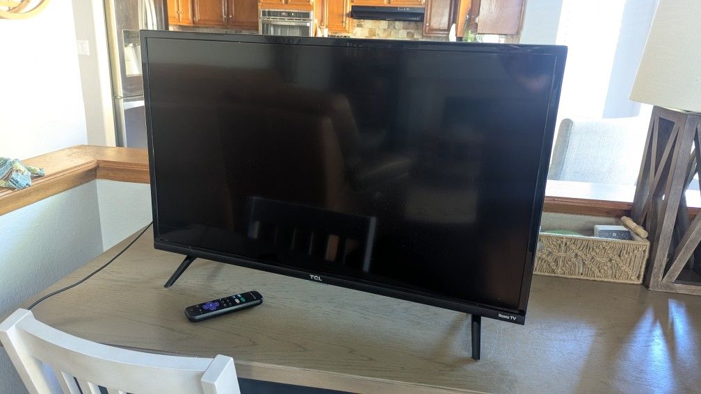 32" TCL Roku Smart TV 1080p - Great Condition