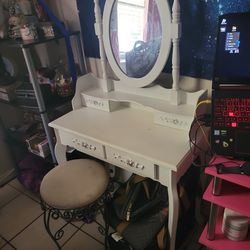 Vanity with chair 