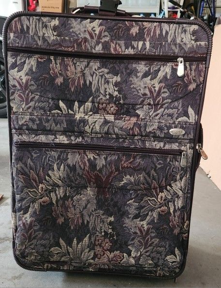 Pierre Cardin Two Piece Luggae Set