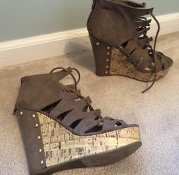 Madison by Shoedazzle wedges size 8