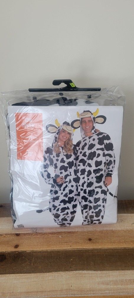 Cow Adult Sz MEDIUM Animal Cosplay Pajamas Costume One Piece Kigurumi Sleepwear