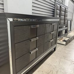 Modern Queen Bedroom Set – City Furniture (5-Piece Set) Bed, Dresser, Mirror & 2 Nightstands