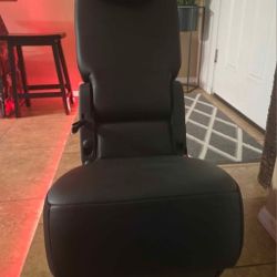 2nd Row Middle Seat - Brand New 2017-22 Chrysler Pacifica 